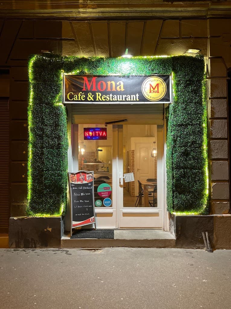 Mona cafe & restaurant